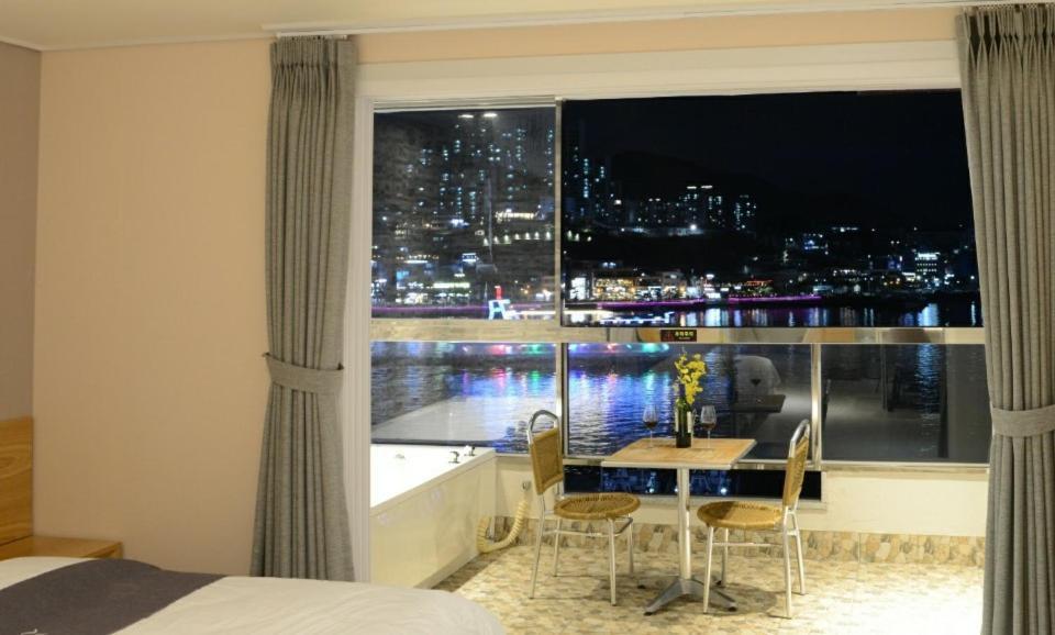 Lium Spa Hostel Yeosu Eksteriør bilde